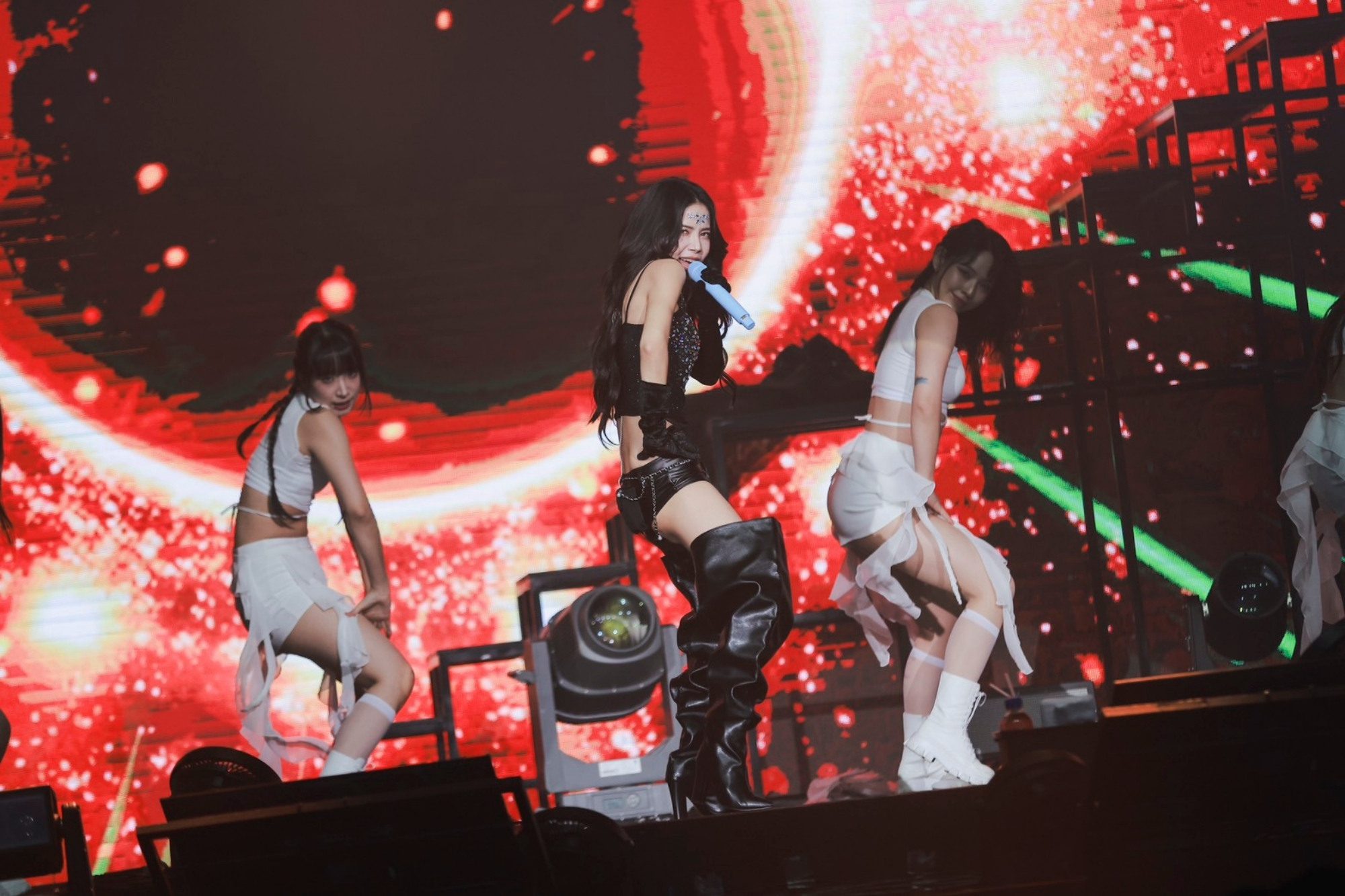 Solar高雄《Solaris》巡演華麗啟航｜頌樂化身星球女王以中文征服全場2