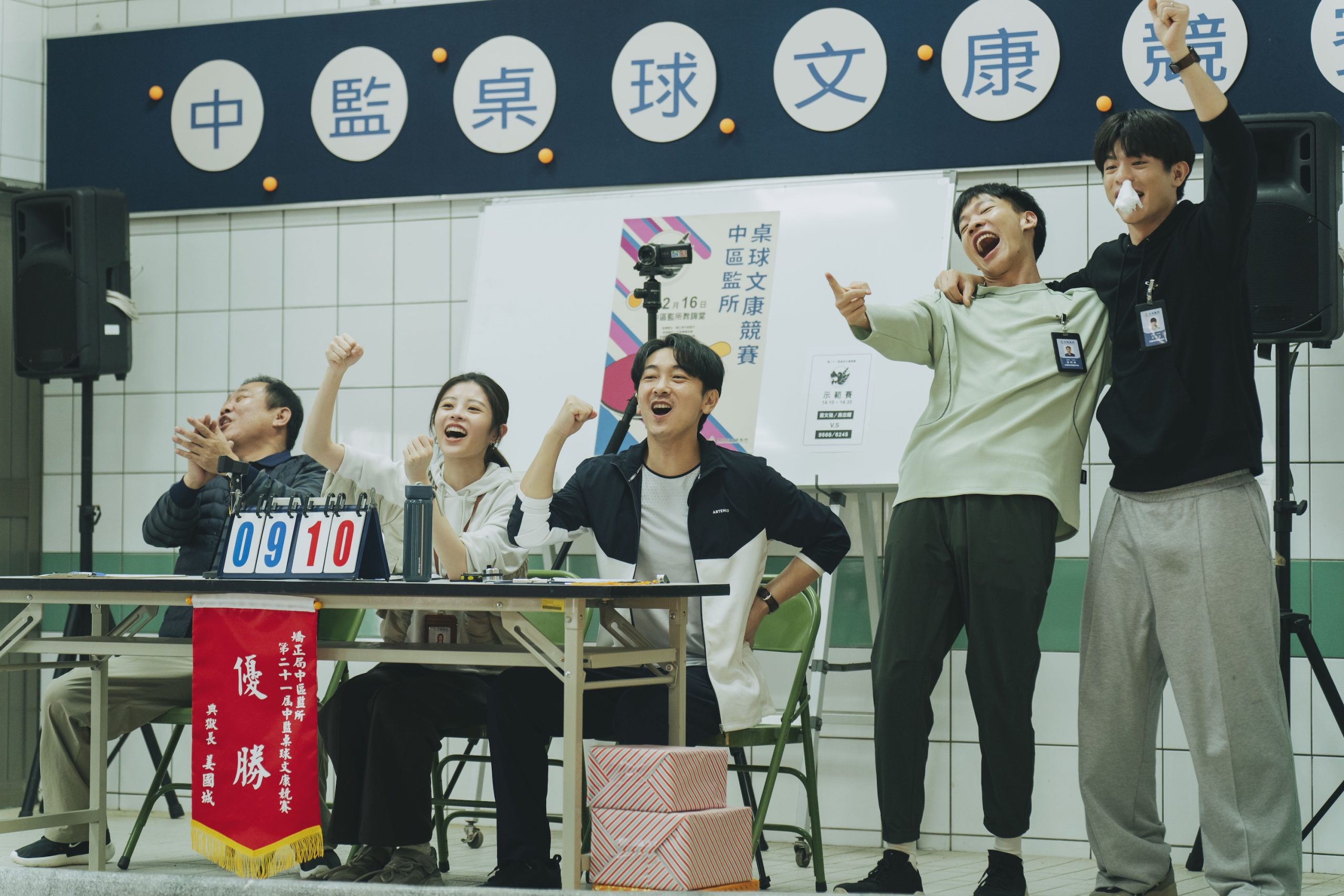 《監所男子囚生記》乒乓對決燃爆職場鬥志　施名帥黃冠智師徒重聚激出新火花 (7)