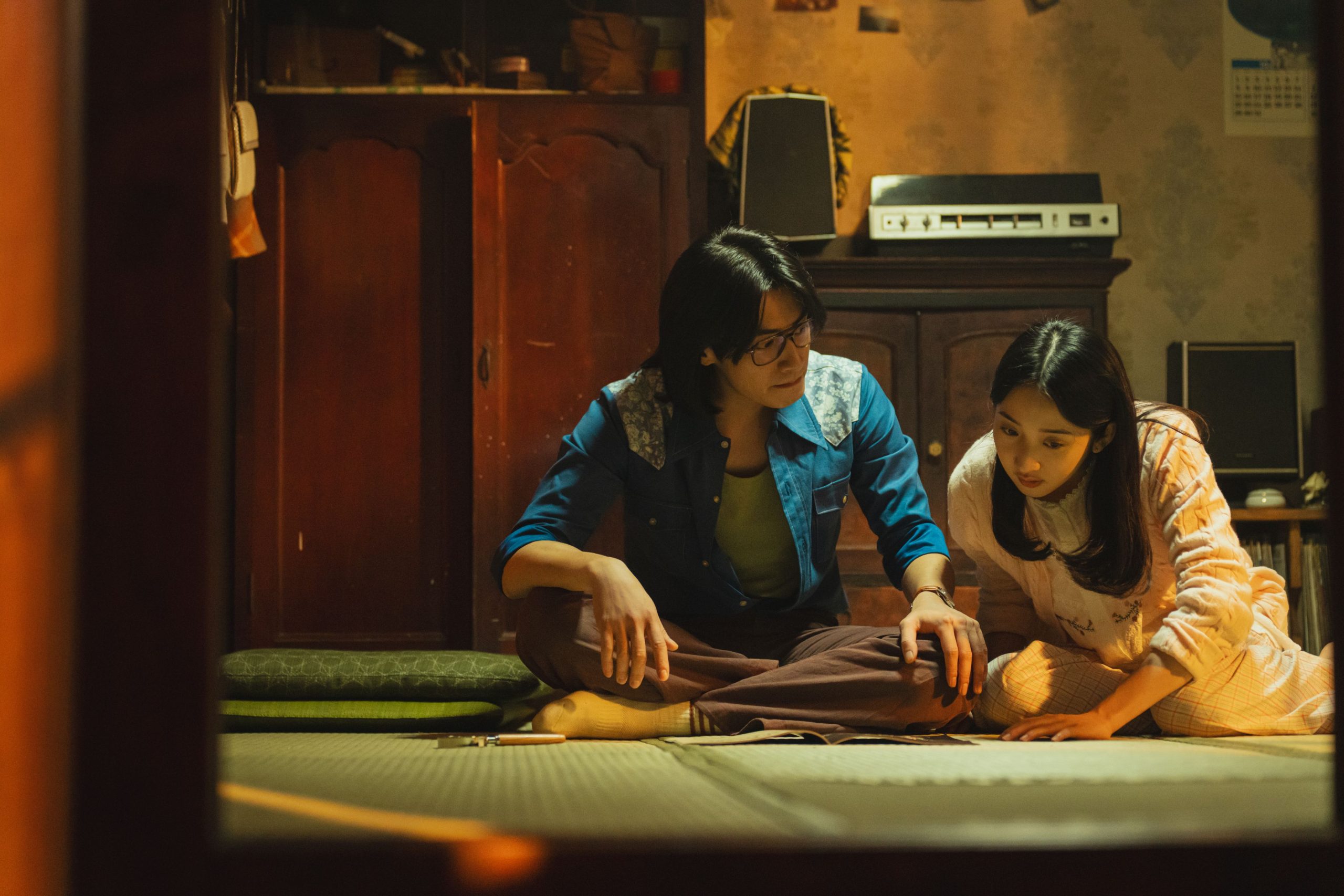 三角愛情燃燒動盪年代：李沐在《那張照片裡的我們》中掙扎於真情與信仰之間 (3)