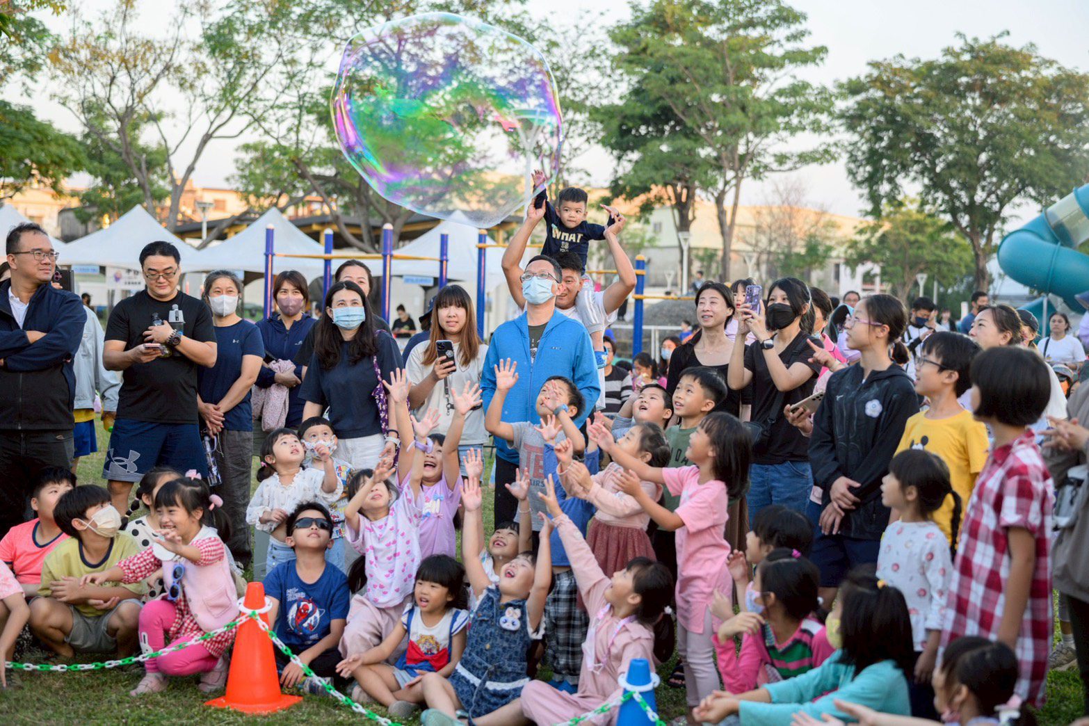 冬季必遊！高雄海線探險趣開跑｜彌陀首登場音樂市集人氣沸騰 (2)