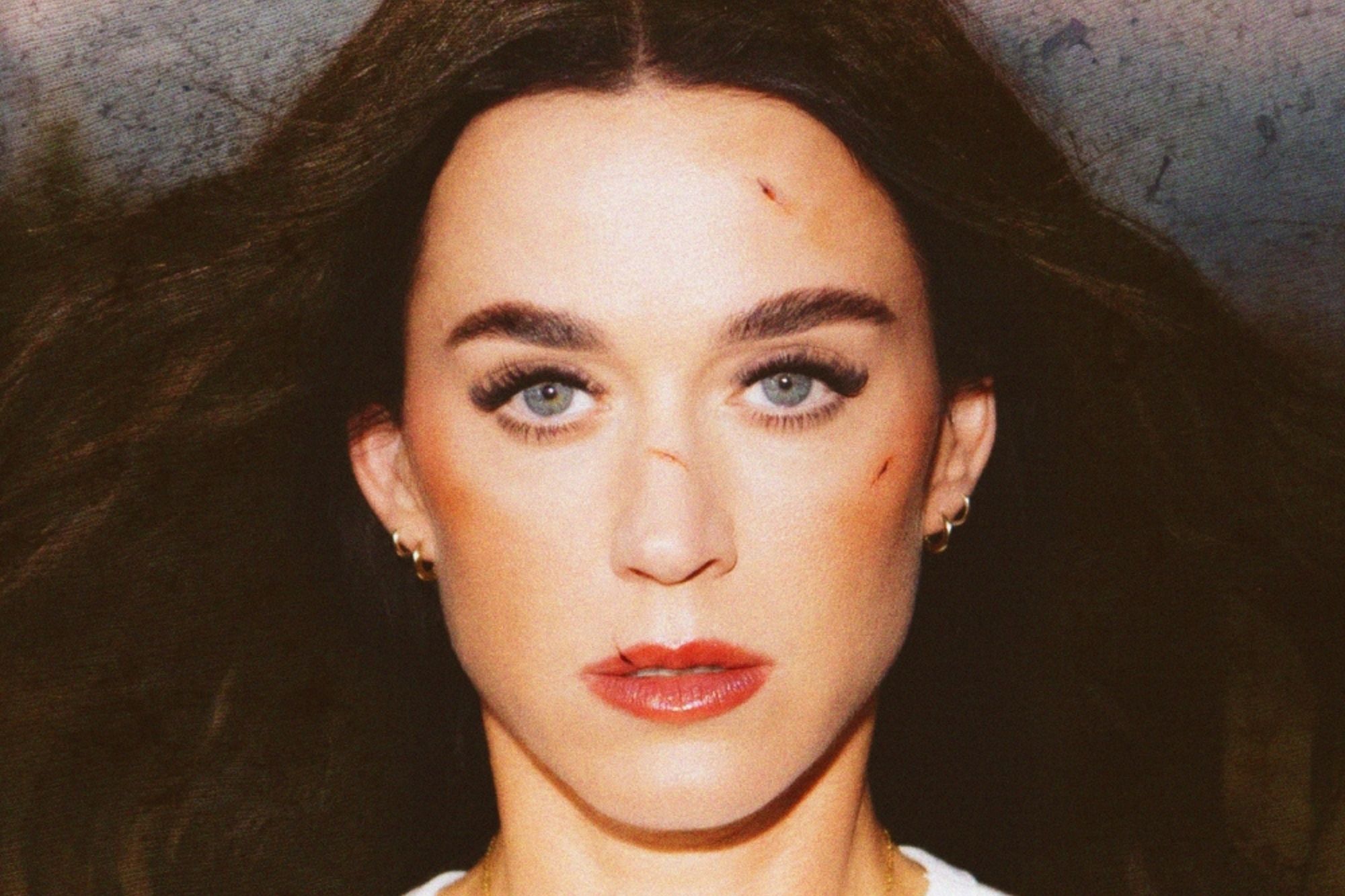 凱蒂佩芮Katy Perry新單曲〈bandaids〉重生登場｜用音樂貼合心碎的勇氣告白1