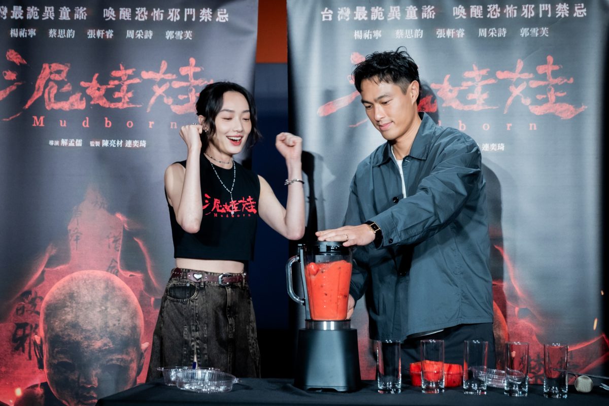 楊祐寧蔡思韵《泥娃娃》熱潮延燒 鮮紅果汁祈願破億 台式驅魔席捲東南亞6