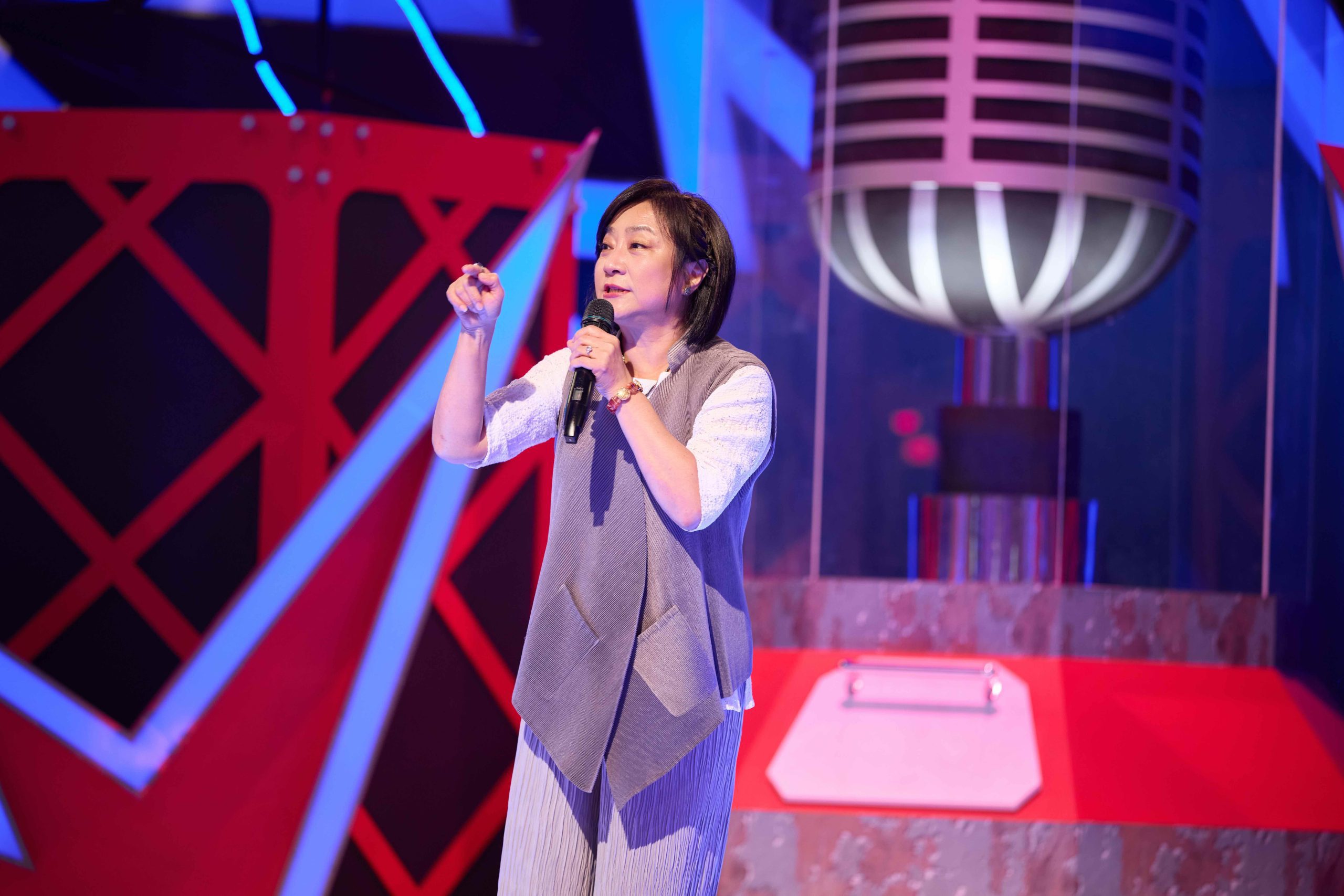 楊麗音《Talk Talk秀台語2》驚慌登場引爆笑聲　許效舜突襲吐槽成全場焦點 (1)