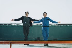 深揭封閉空間裡的脆弱靈魂：《監所男子囚生記》以笑殼刺破真實人性痛點強勢霸榜
