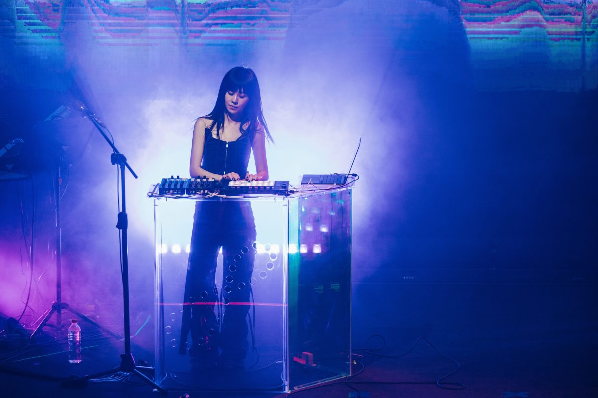 白安《路邊野餐》巡演台中開唱展現電子音樂新風貌 「星期八DJ台」打造幻彩舞台再掀創作能量2