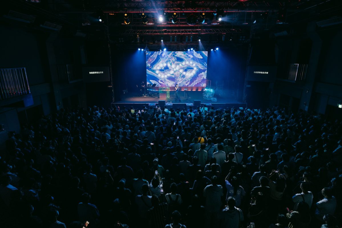 白安《路邊野餐》巡演台中開唱展現電子音樂新風貌 「星期八DJ台」打造幻彩舞台再掀創作能量5