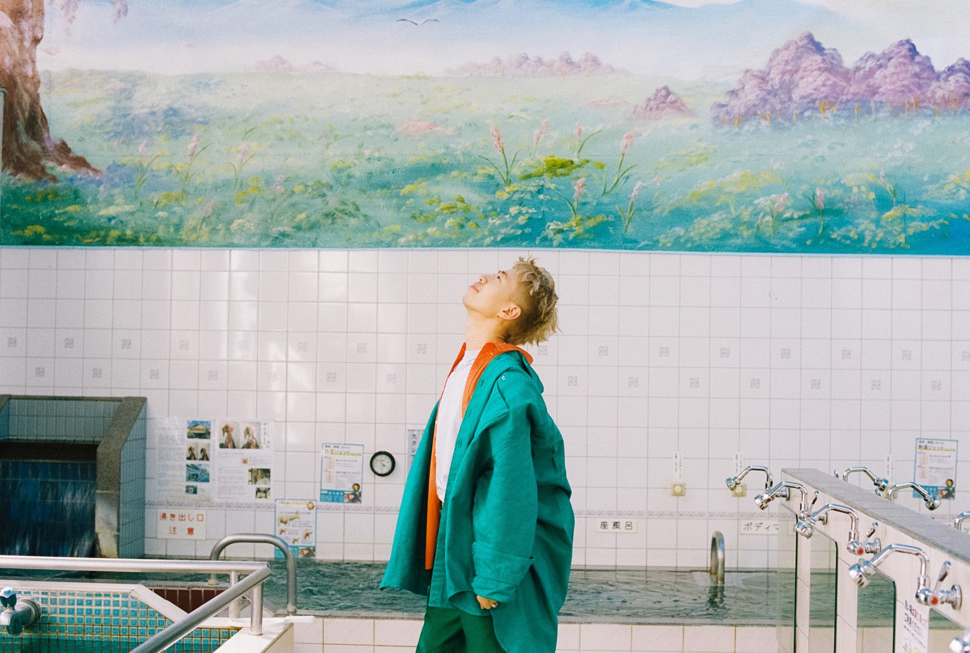 鄭興《尋找鄭先生》正式登場｜川島小鳥掌鏡捕捉「文青小王子」的真實瞬間