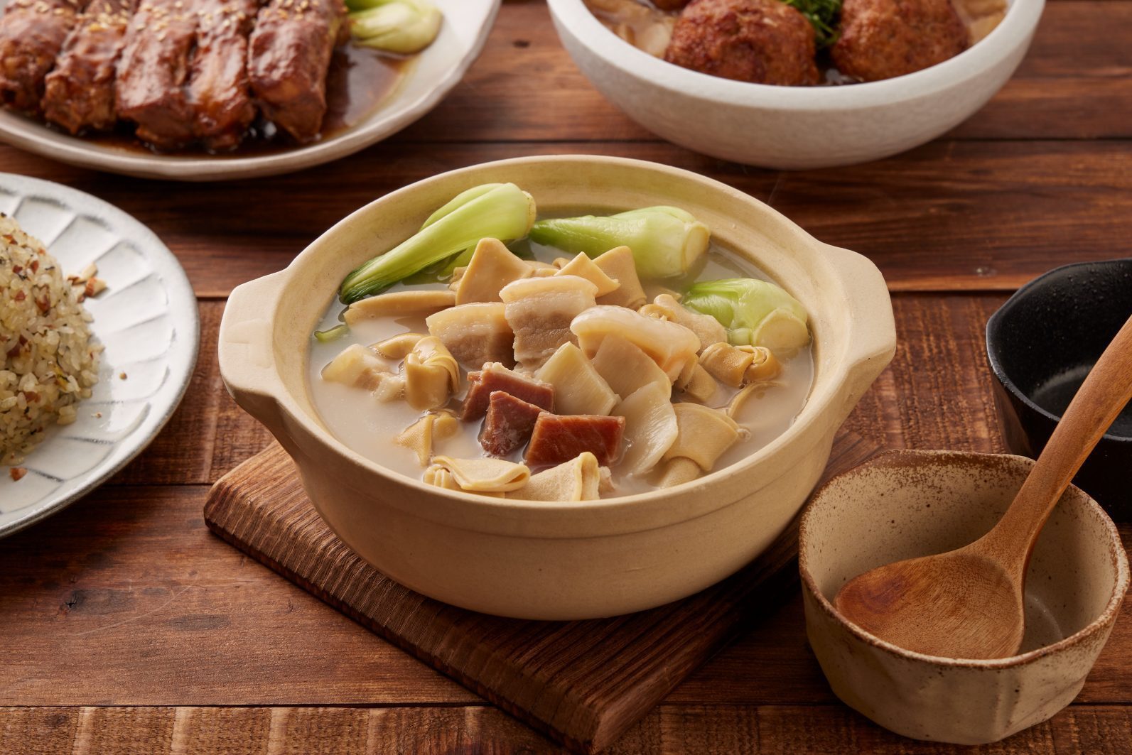 雙廚共演年味新風尚 桂冠窩廚房年菜兩步上桌實現圍爐儀式感 (3)