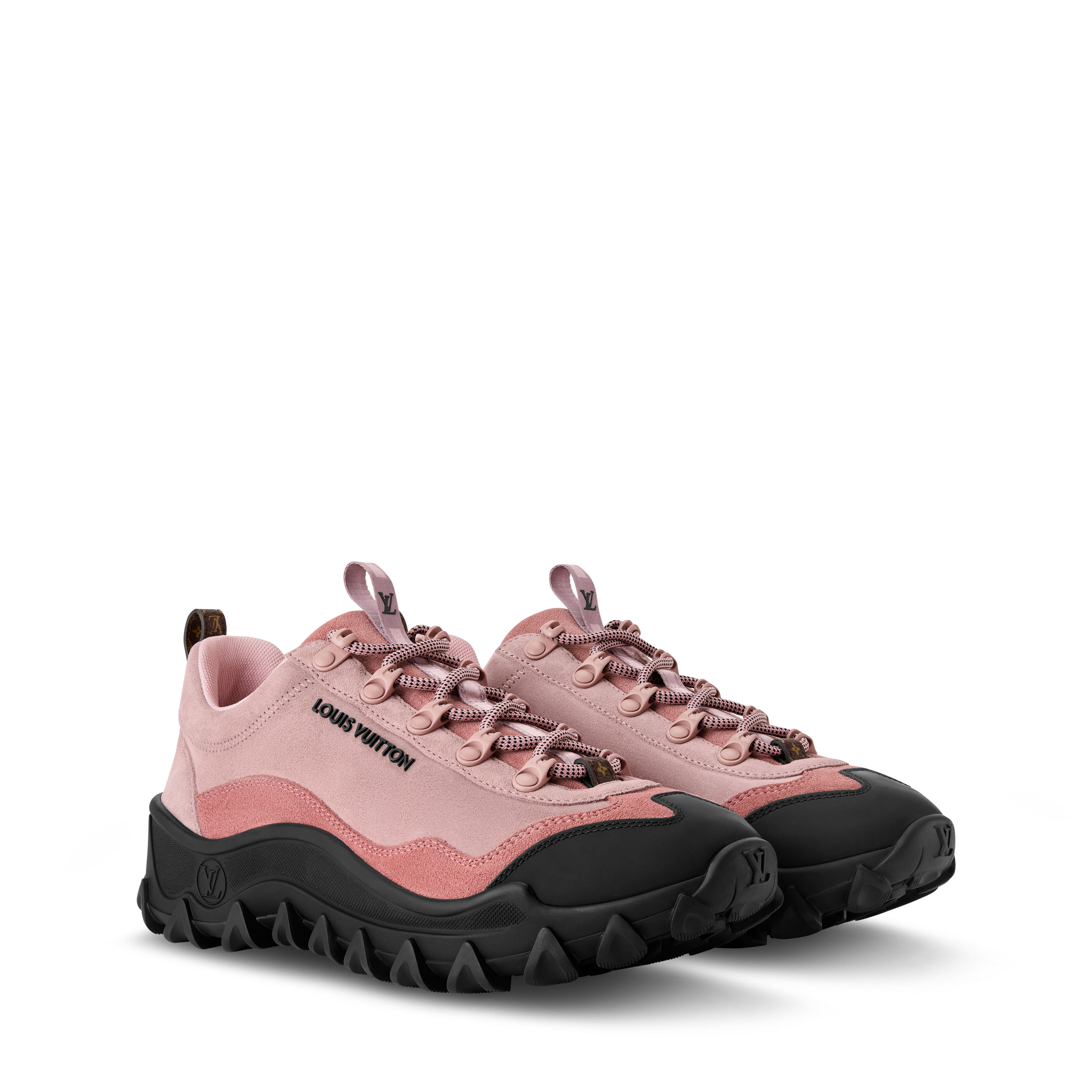 革新質感構築動態美學 Louis Vuitton 推出全新 LV Rush Explorer 女鞋系列亮相時尚舞台 1 革新質感構築動態美學 Louis Vuitton 推出全新 LV Rush Explorer 女鞋系列亮相時尚舞台1