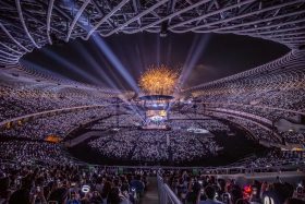 高雄世運綻放極致震盪 TWICE 十週年巡演打造環場奇景引爆 11 萬人熱潮