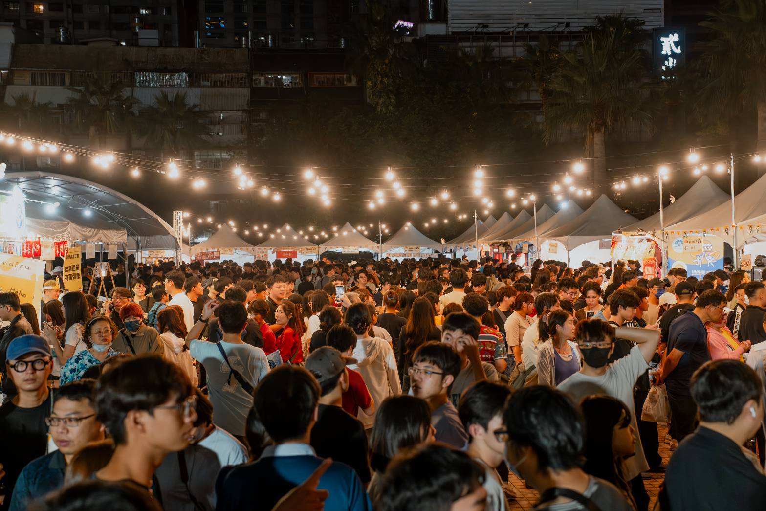 高雄鹹酥雞嘉年華兩日吸引十二萬人潮 商圈成長攀升 「統香鹹酥雞」奪人氣王 (20)