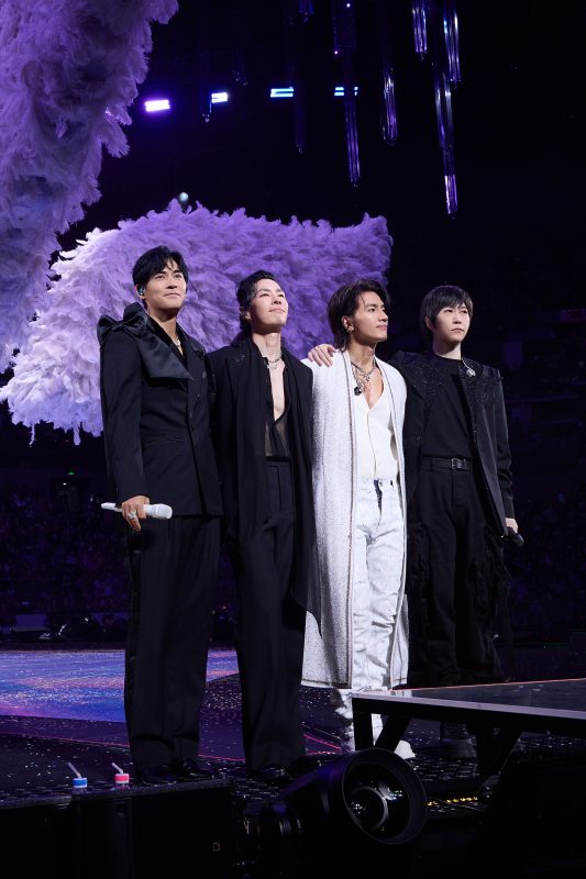 2言承旭、吳建豪、周渝民、五月天阿信與現場五萬顆恆星相互輝映