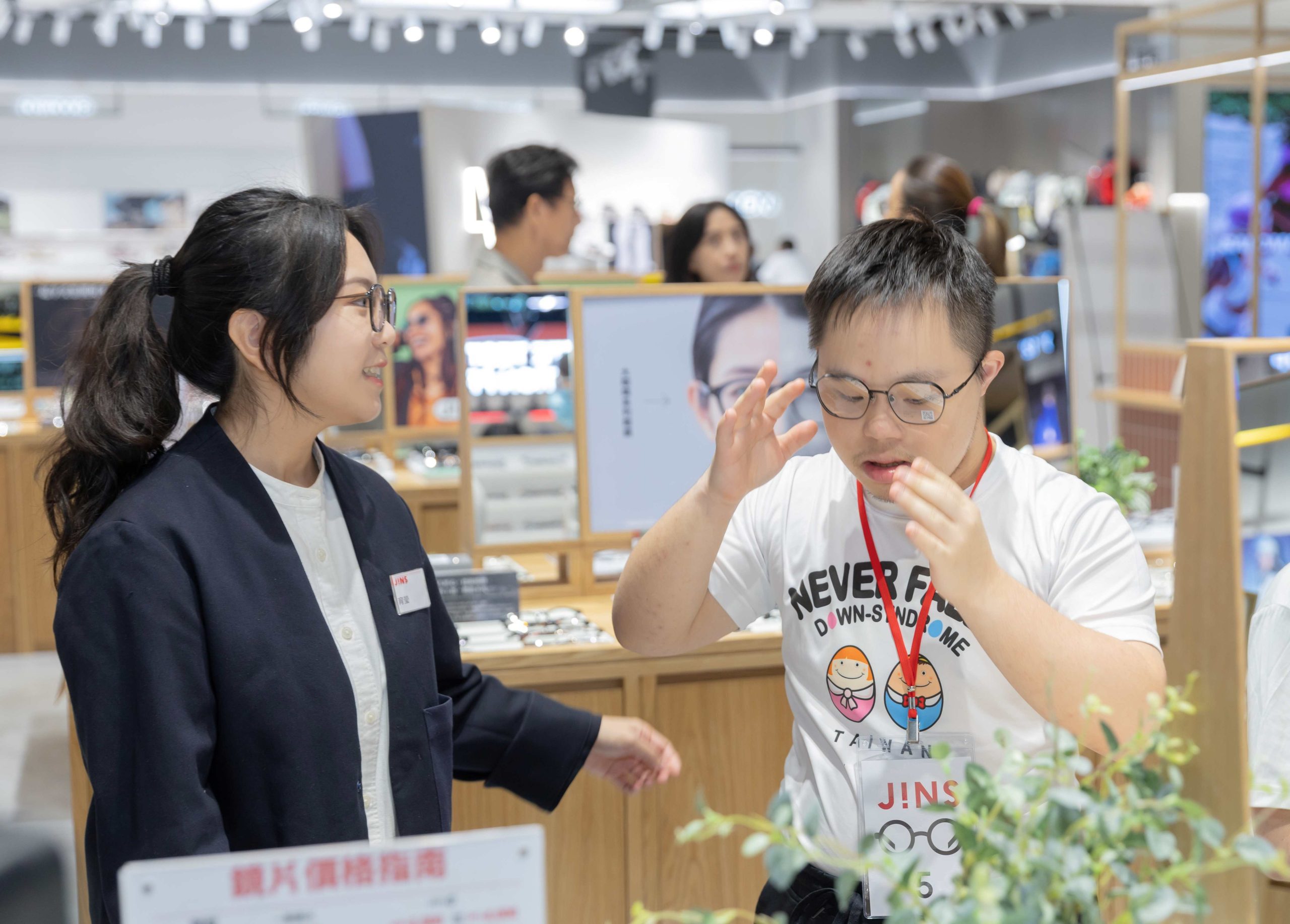 JINS耶誕公益行動｜免費配鏡暖心助唐寶寶擁抱清晰視界 (3)