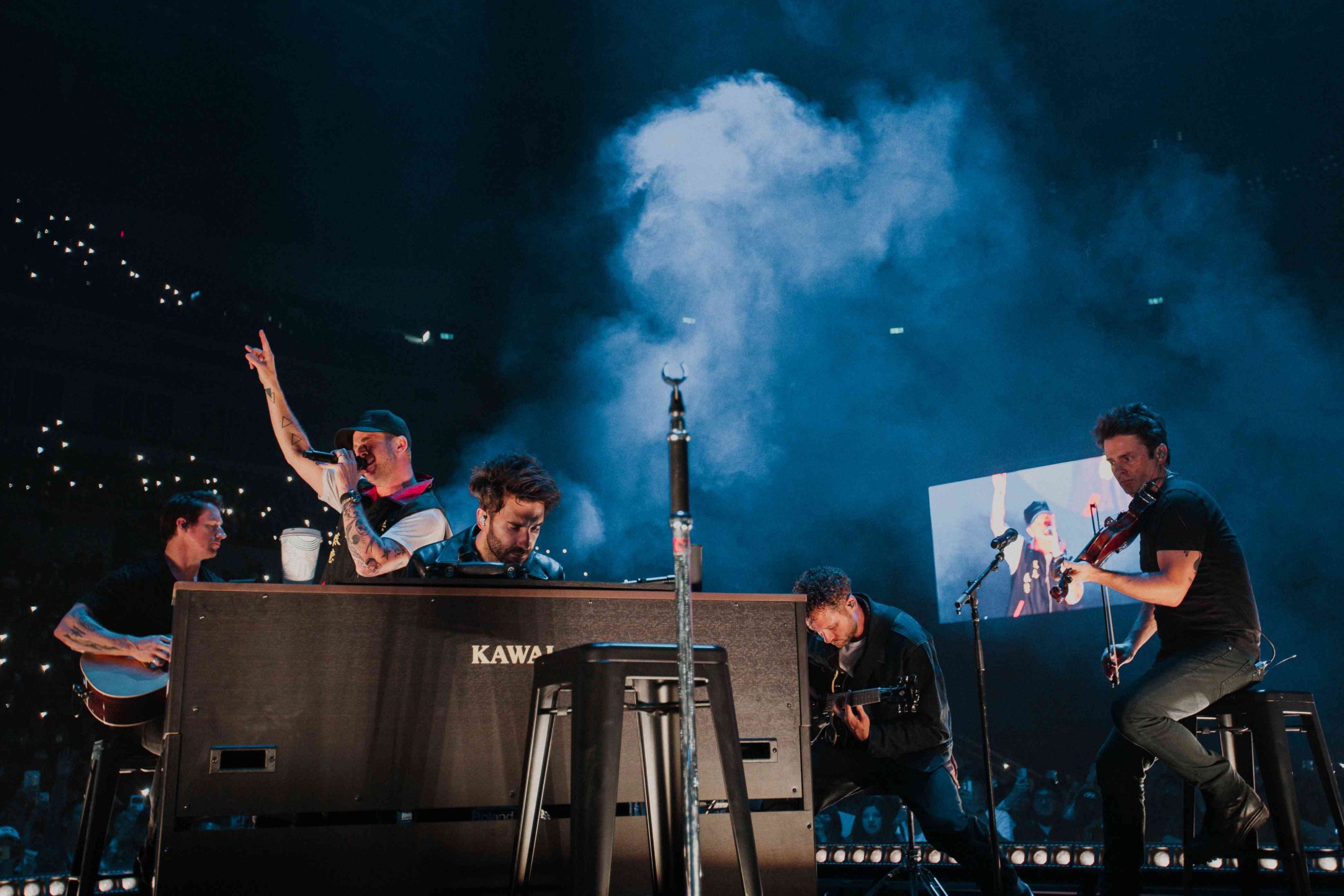 OneRepublic共和世代高雄完售狂歡掀熱潮 Ryan Tedder宮廟背心演出預告台北開唱 5 OneRepublic共和世代高雄完售狂歡掀熱潮 Ryan Tedder宮廟背心演出預告台北開唱2