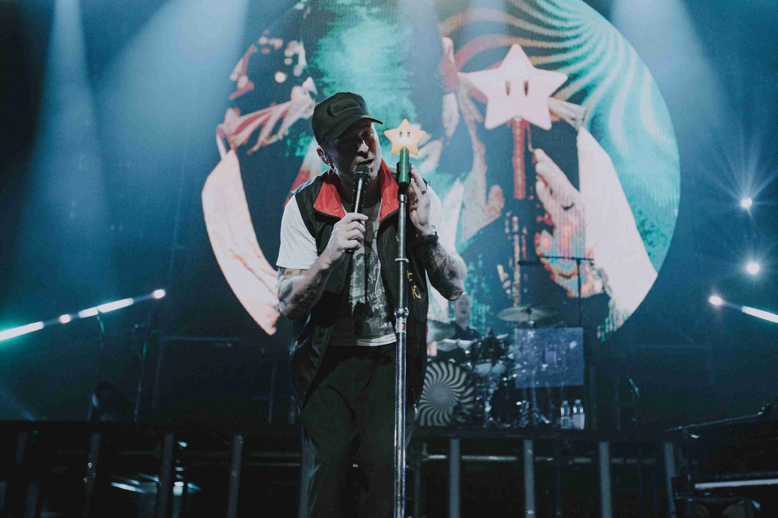 OneRepublic共和世代高雄完售狂歡掀熱潮 Ryan Tedder宮廟背心演出預告台北開唱 7 OneRepublic共和世代高雄完售狂歡掀熱潮 Ryan Tedder宮廟背心演出預告台北開唱4