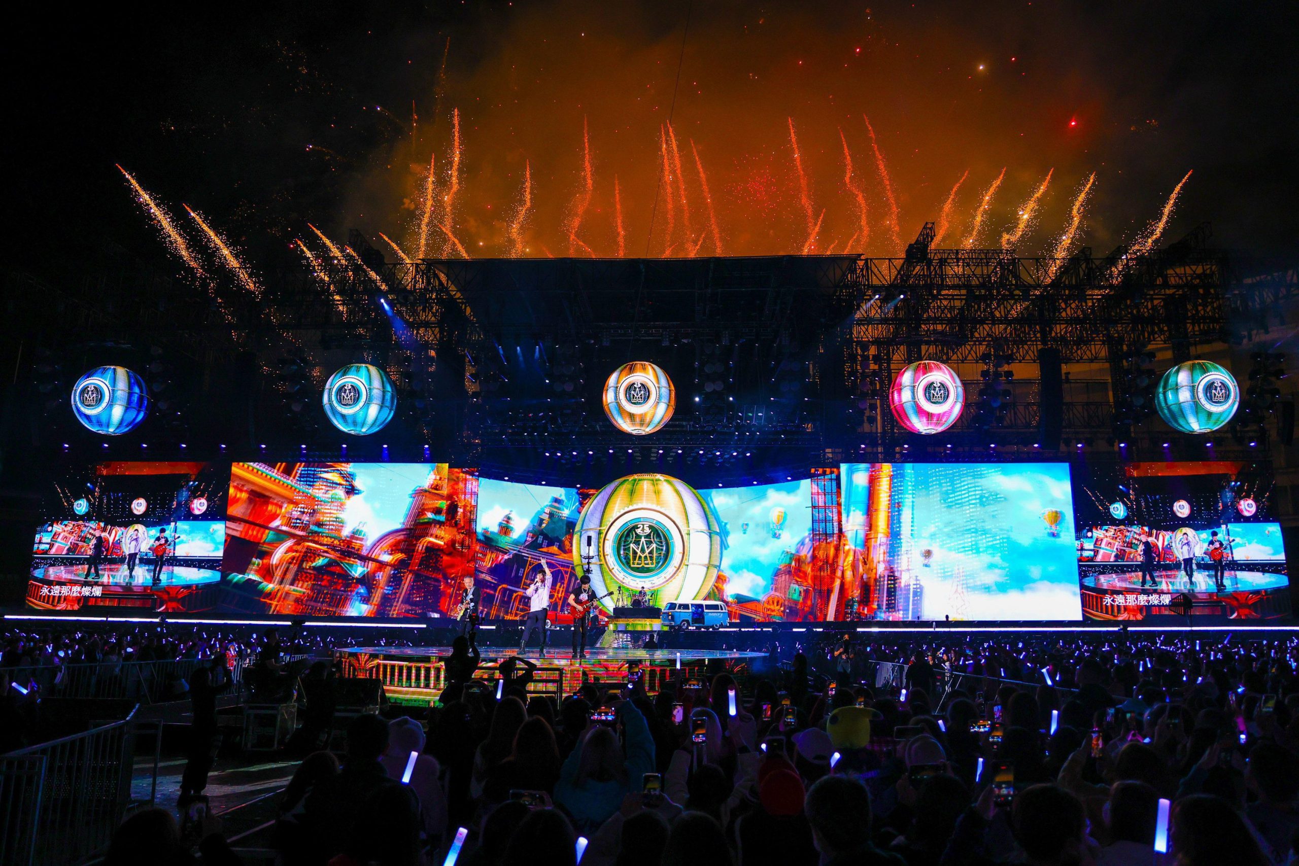 五月天台中演唱會驚喜升級 丁噹攜舞者熱唱經典組曲點燃全場氣氛 (11)