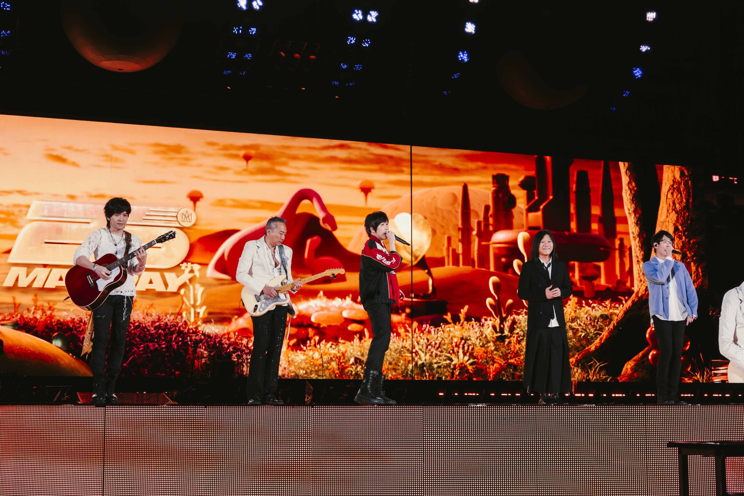 五月天台中演唱會驚喜升級 丁噹攜舞者熱唱經典組曲點燃全場氣氛 (5)