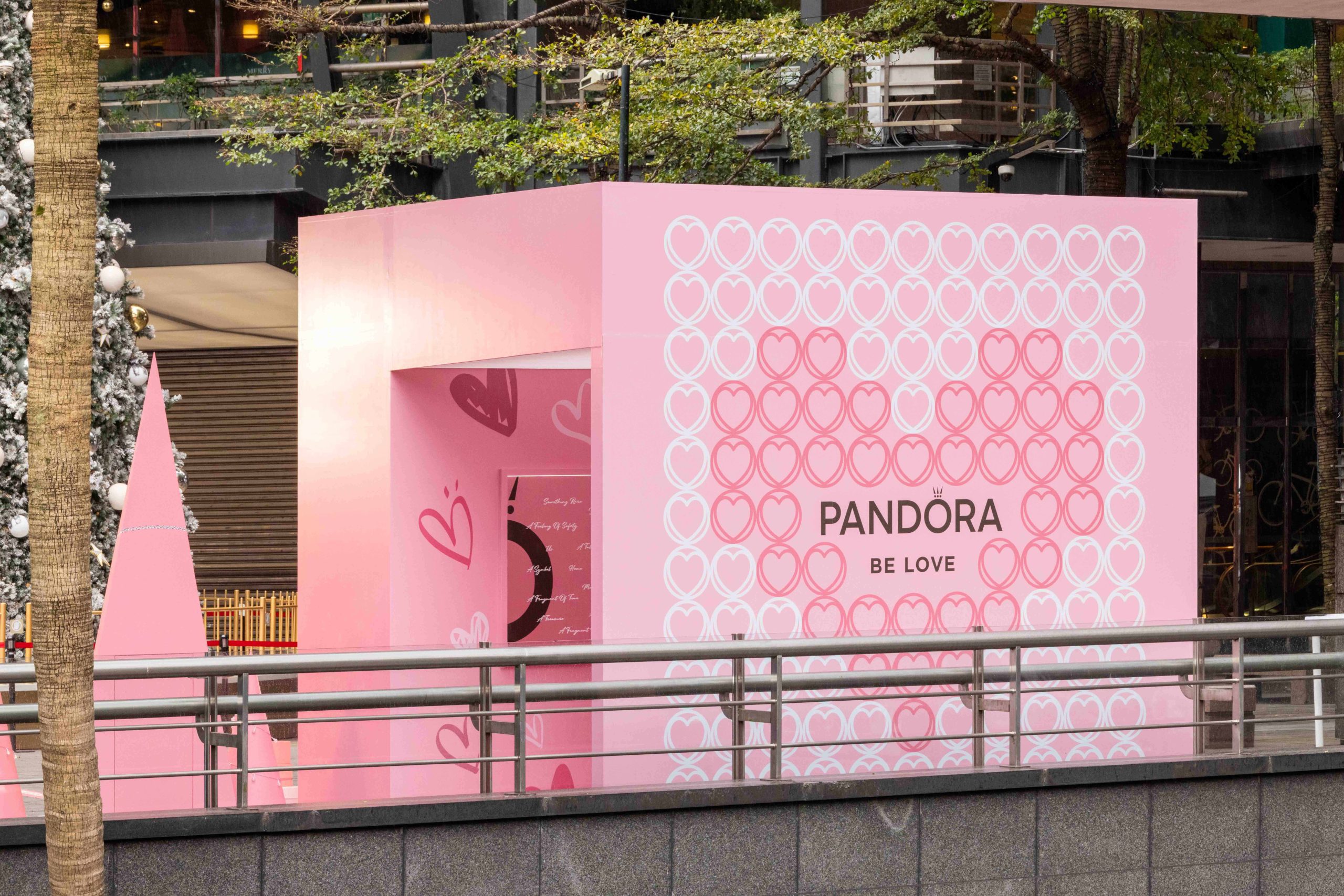 信義區粉紅奇幻冬日打卡熱點：Pandora快閃拍立得裝置溫柔登場 (2)
