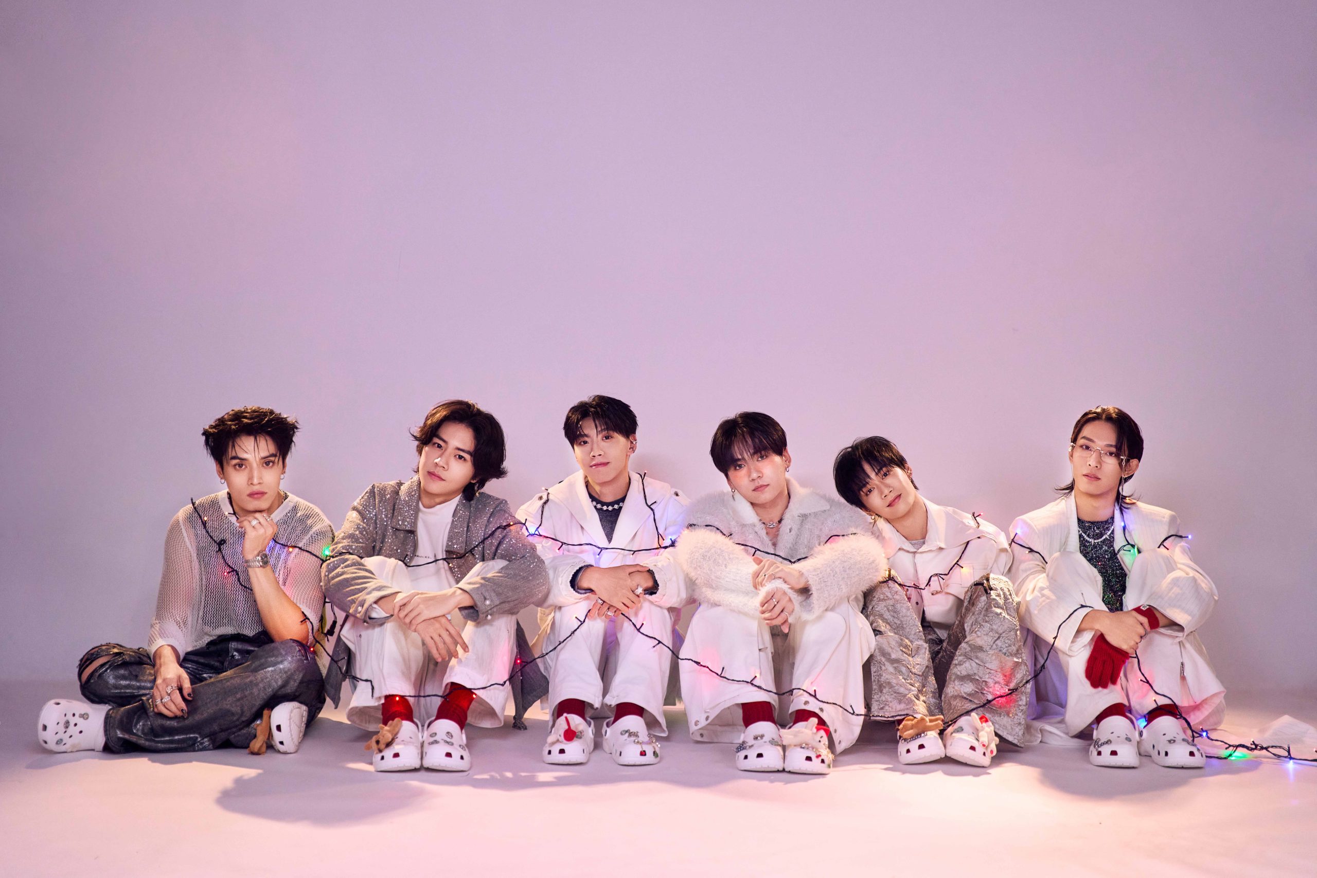 冬日型男穿搭新提案｜Crocs 攜手 OZONE 打造暖感聖誕鞋履系列 1 1