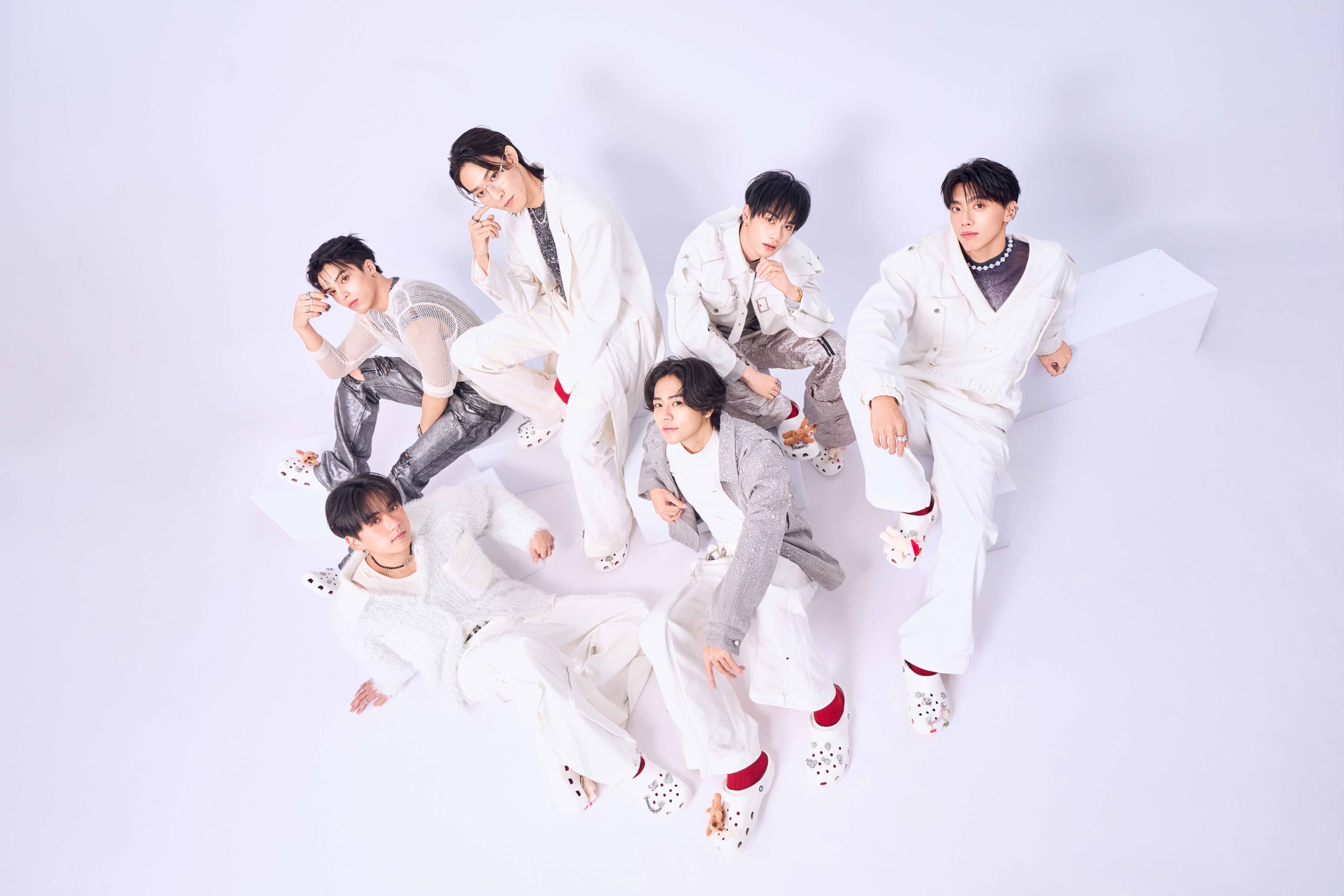 冬日型男穿搭新提案｜Crocs 攜手 OZONE 打造暖感聖誕鞋履系列 (2)