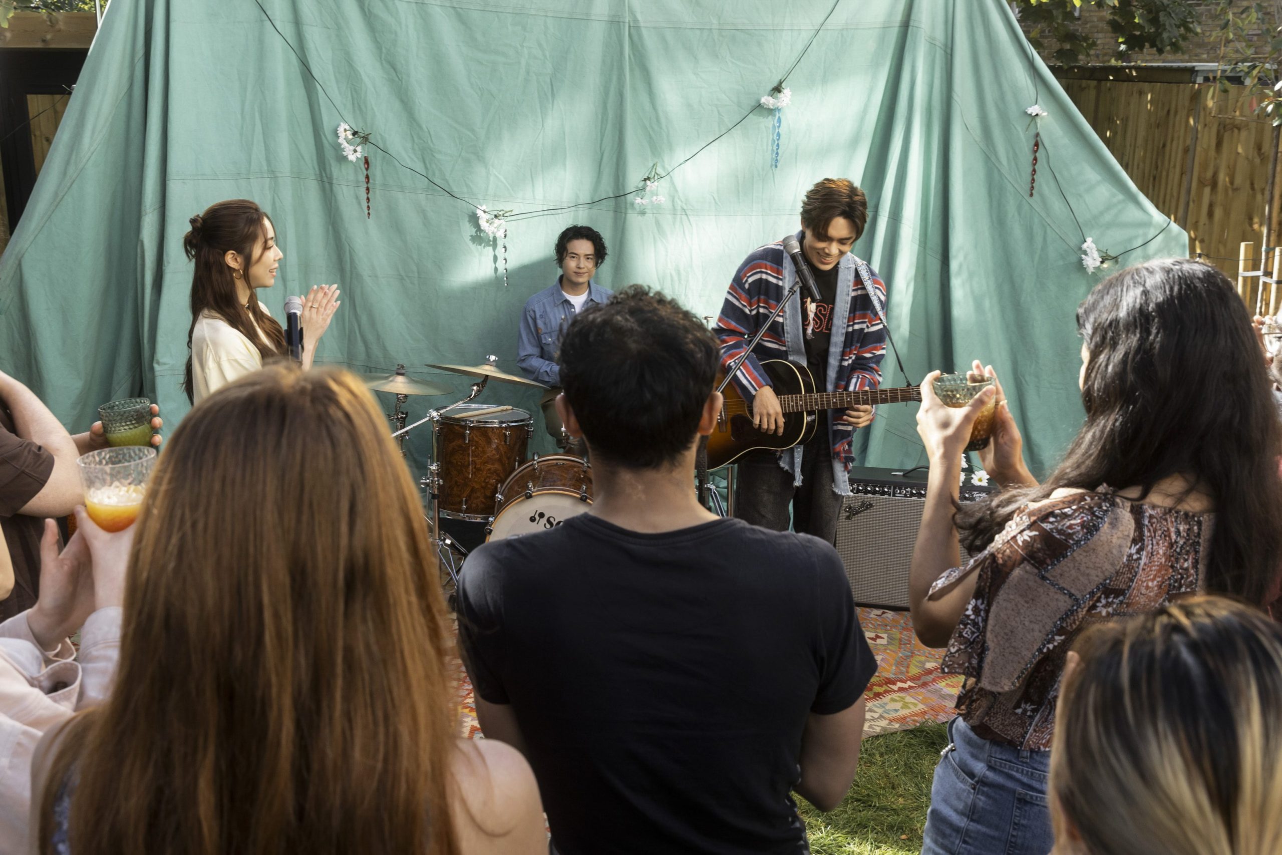 告五人倫敦開唱MV首度曝光　浪漫冷熱交織演繹跨國愛戀 (4)
