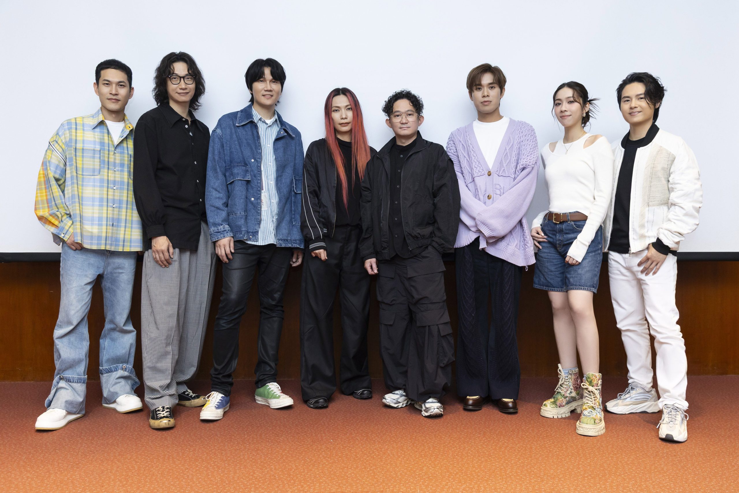 圖01：平安夜最療癒的應援！宇宙人、Tizzy Bac、告五人排除萬難齊聚彰基 用歌聲致敬第一線白衣天使。（相信音樂提供）