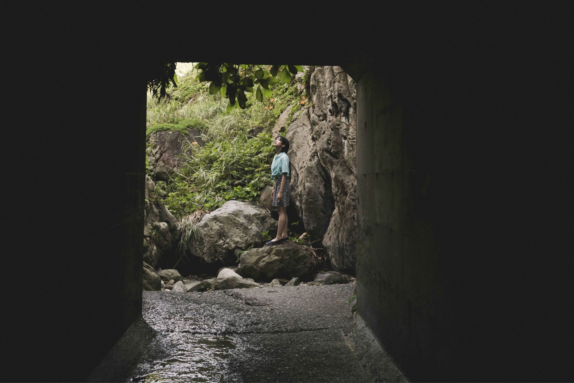 明亮島嶼風景裏的旅人相遇與疏離｜《旅與日子》詮釋情感游離與自我探索2