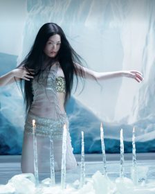 溫柔能量穿越冬境｜祁紫檀《世界與孤獨女王》凝視創傷後的療癒旅程