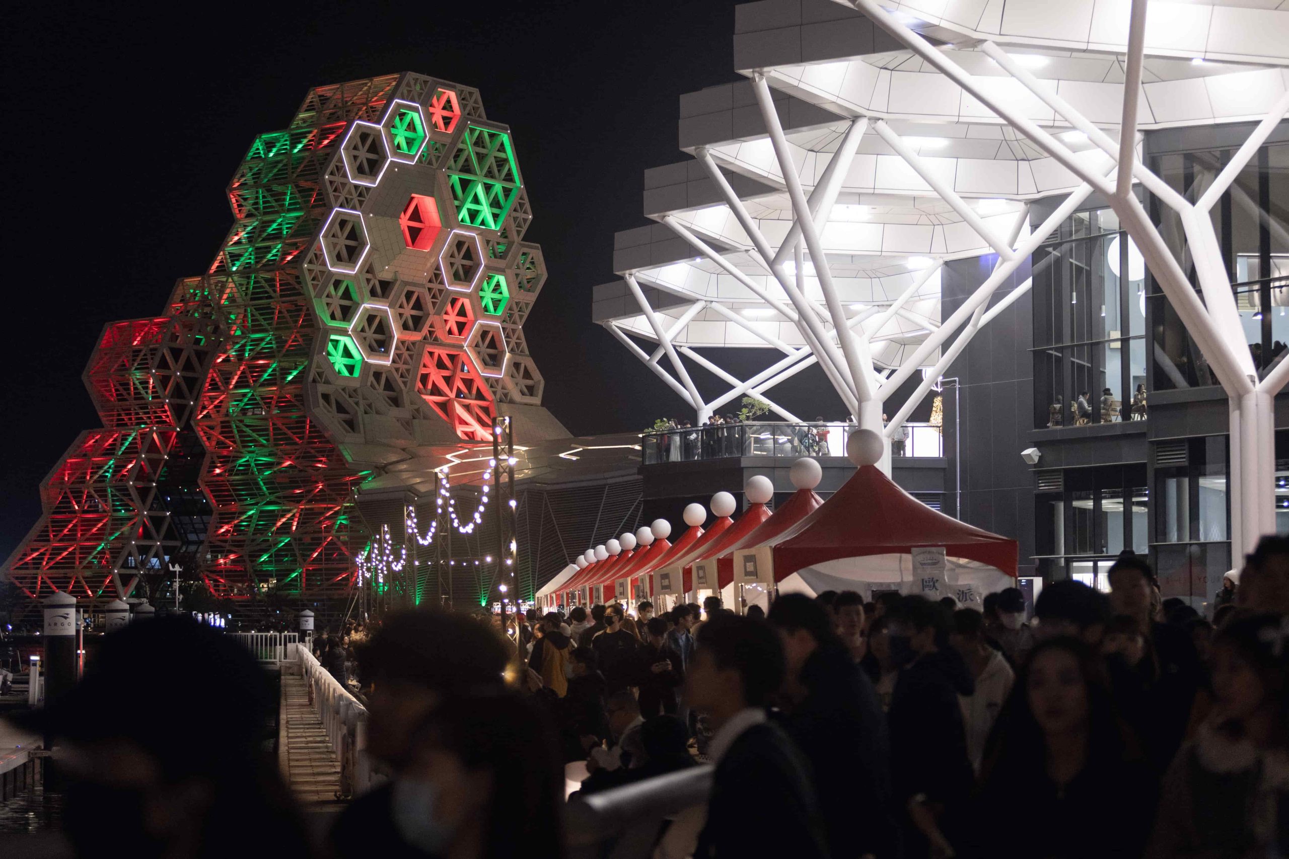 理想混蛋、芒果醬、P!SCO接力開唱　高雄《高流聖誕趴》吸引15萬人潮嗨翻港灣 (15)