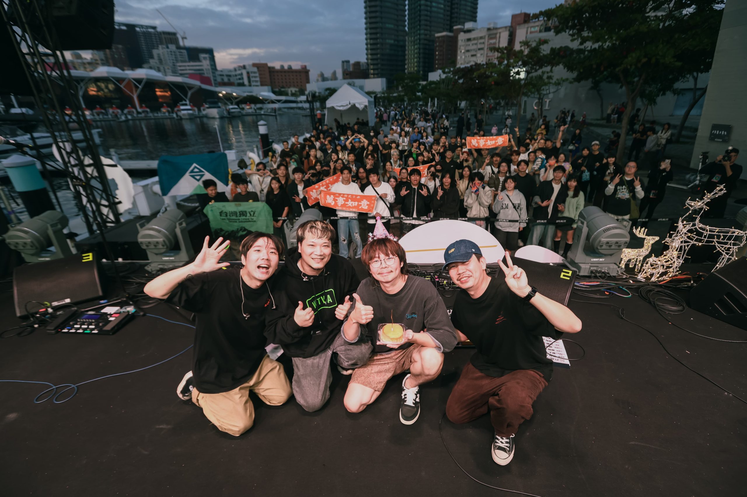 理想混蛋、芒果醬、P!SCO接力開唱　高雄《高流聖誕趴》吸引15萬人潮嗨翻港灣 (2)