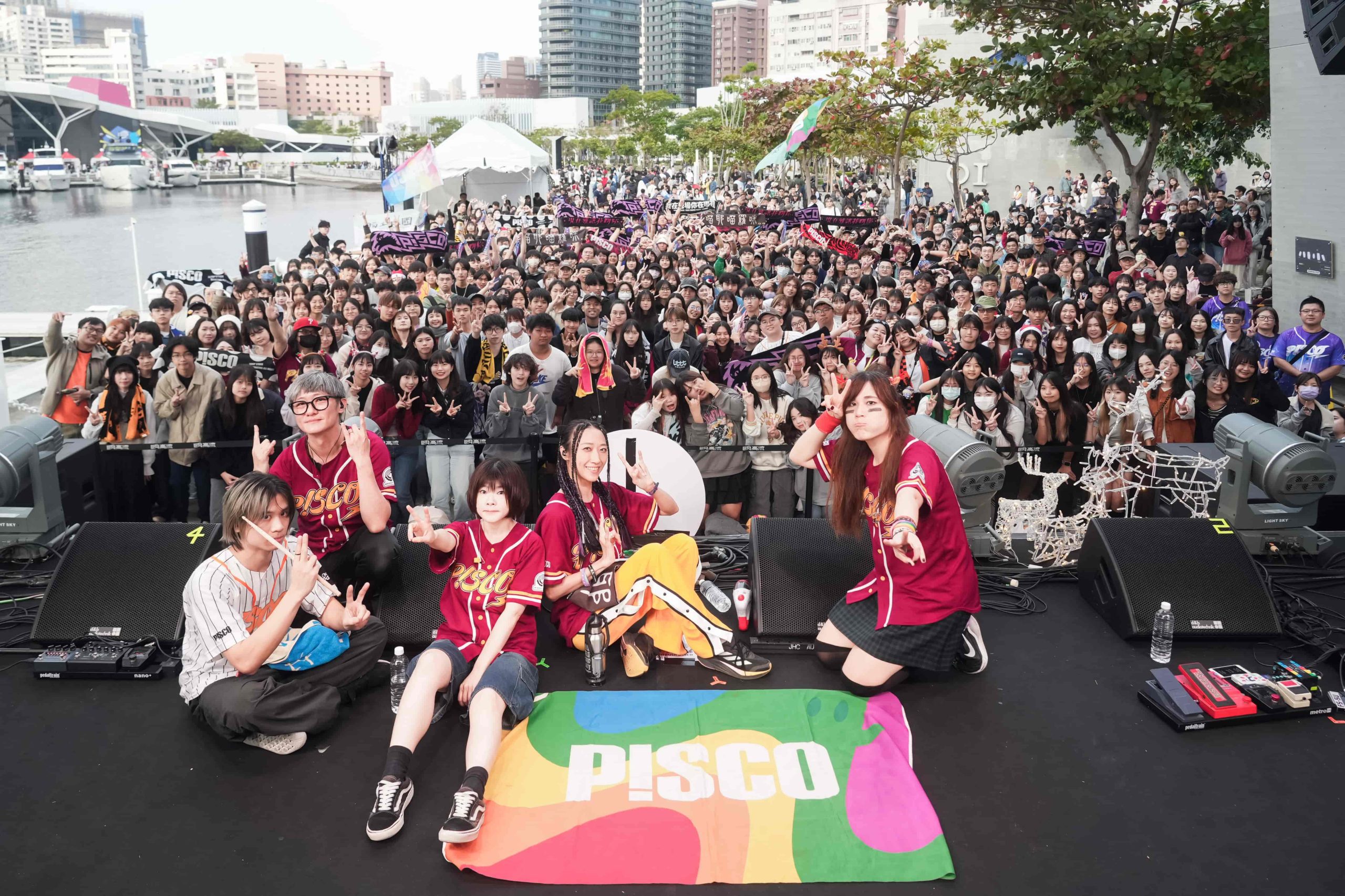 理想混蛋、芒果醬、P!SCO接力開唱　高雄《高流聖誕趴》吸引15萬人潮嗨翻港灣 (8)