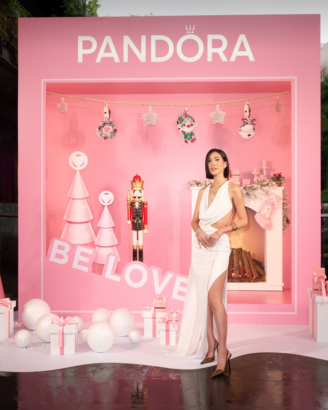 粉色光影封存團聚瞬間｜Pandora 拍立得聖誕裝置點亮信義冬日儀式感2