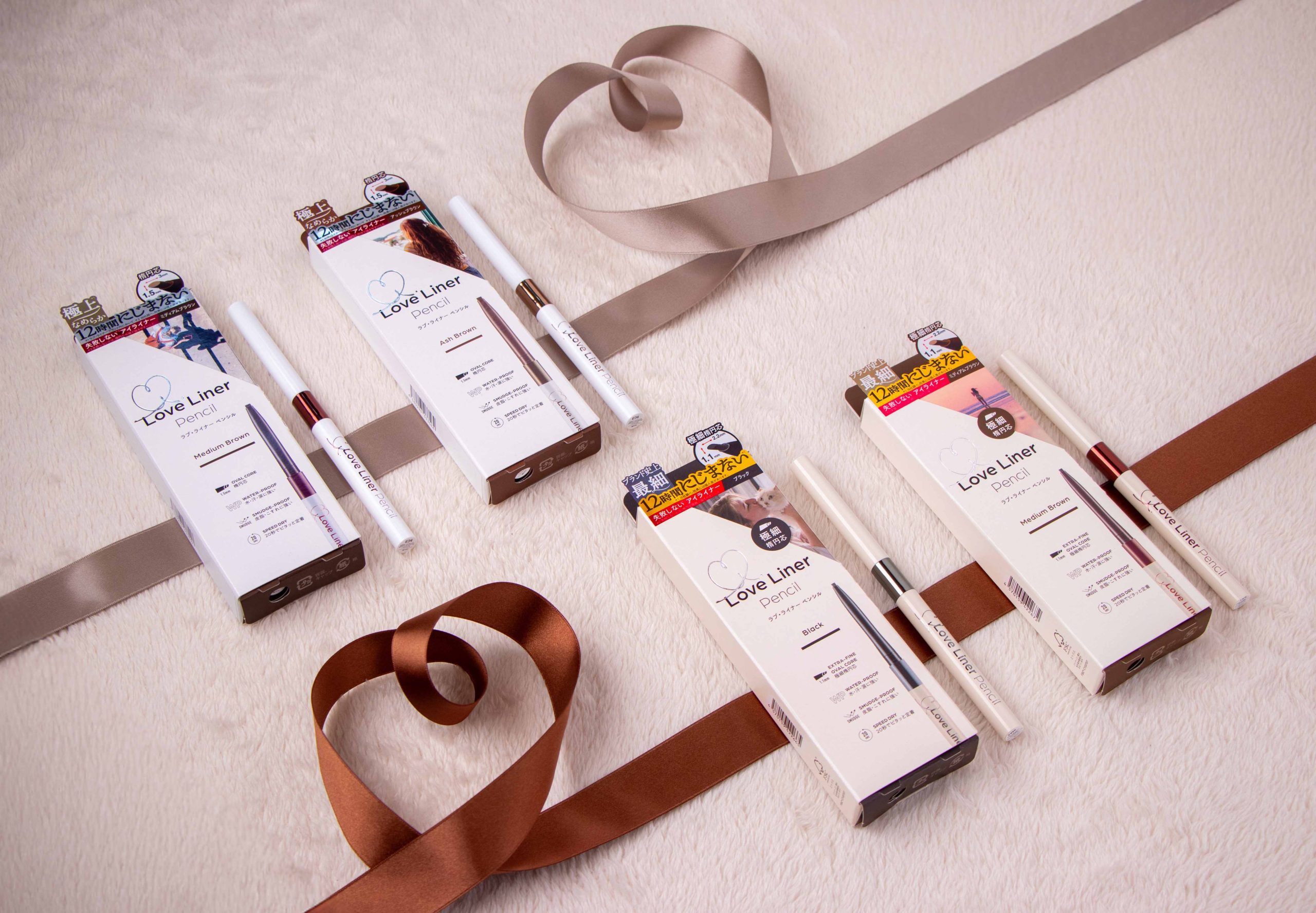 閃耀年末眼神進化術！Love Liner極細防水眼線筆精準登場 (5)