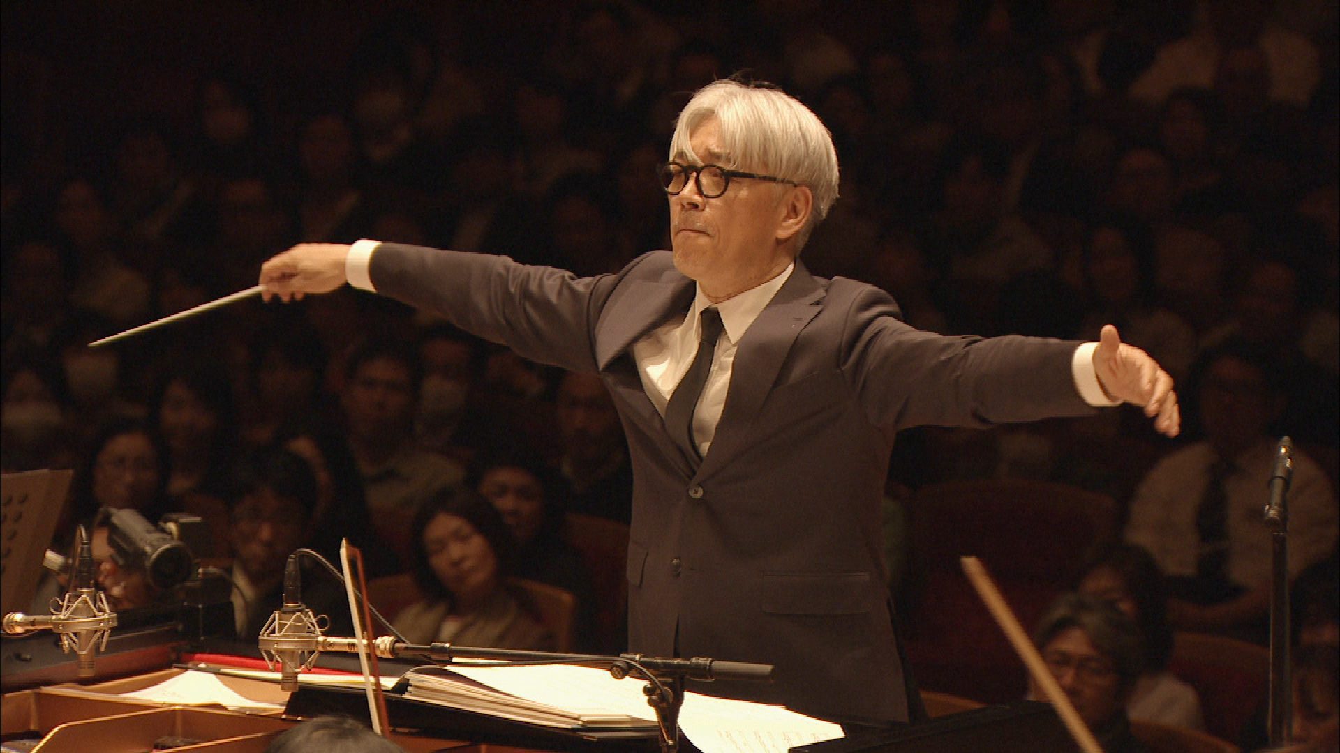 靜謐音浪中的永恆追尋｜坂本龍一以生命書寫的跨界音樂哲學