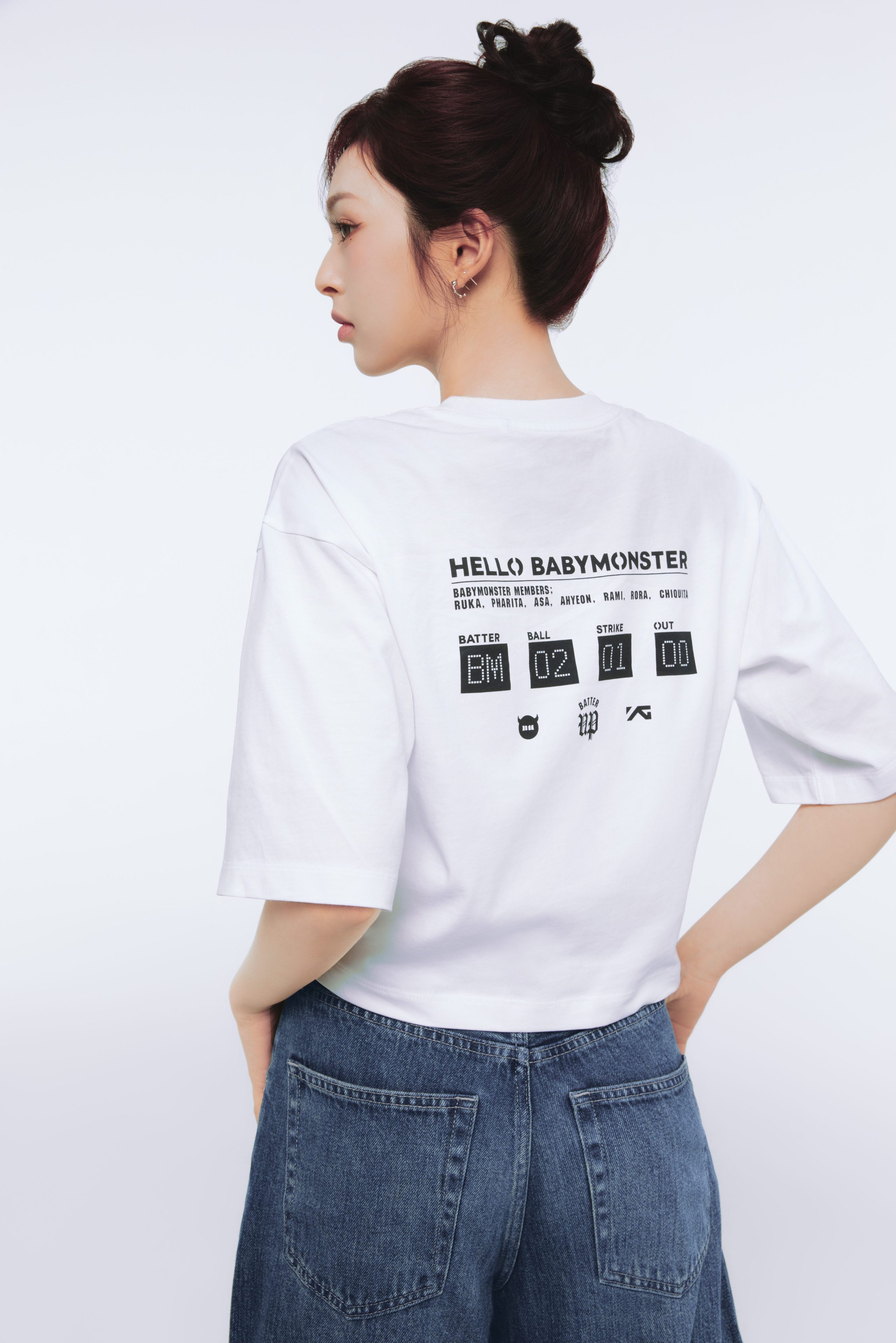 BABYMONSTER聯名UNIQLO UT系列即將登場｜6款T恤致敬〈BATTER UP〉舞台魅力1