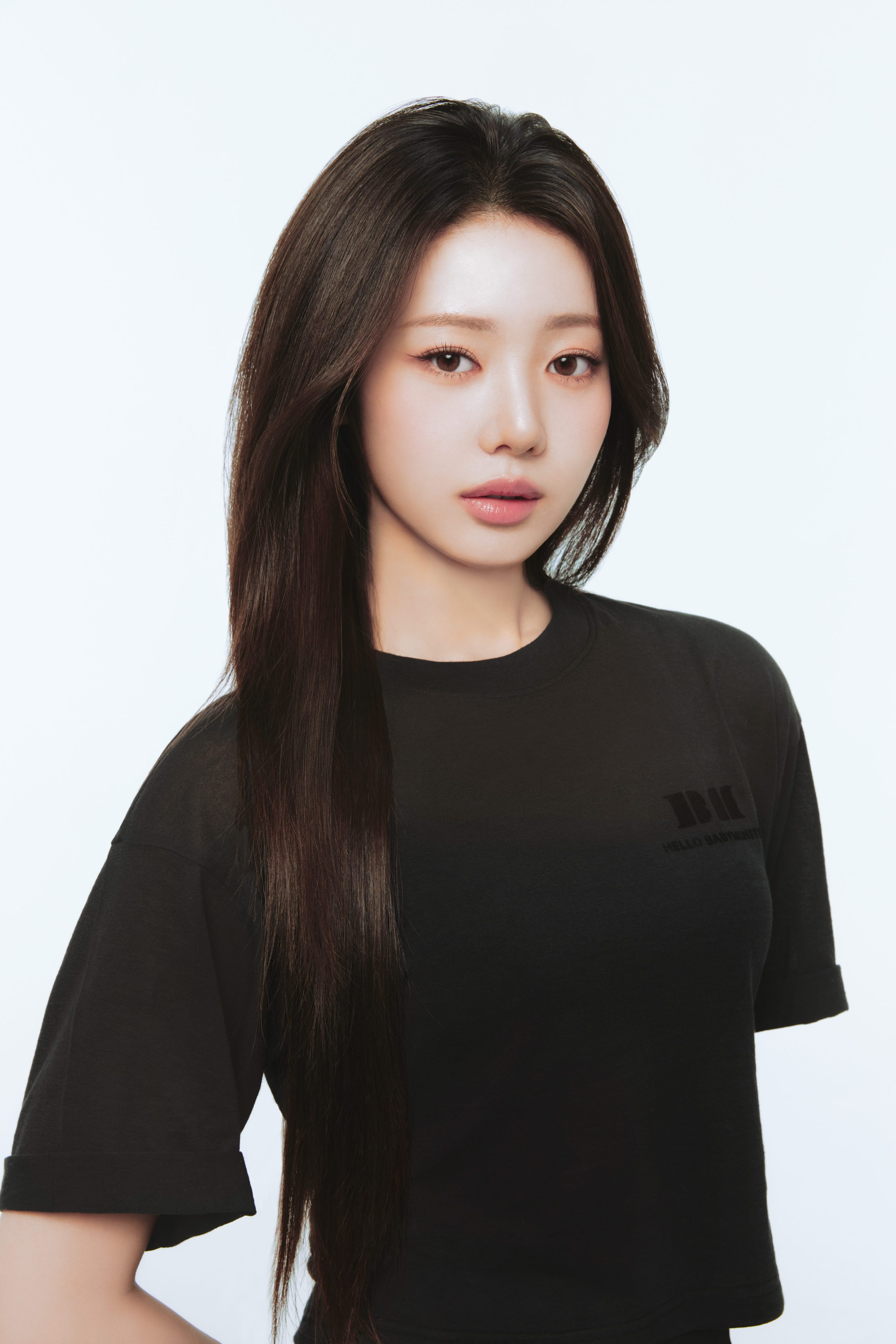 BABYMONSTER聯名UNIQLO UT系列即將登場｜6款T恤致敬〈BATTER UP〉舞台魅力11