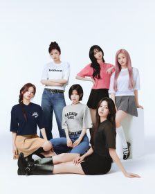 BABYMONSTER聯名UNIQLO UT系列即將登場｜6款T恤致敬〈BATTER UP〉舞台魅力