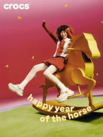 Crocs馬年限定神鞋登場，厚底6公分增高神器讓你穿出氣場自帶長腿比例