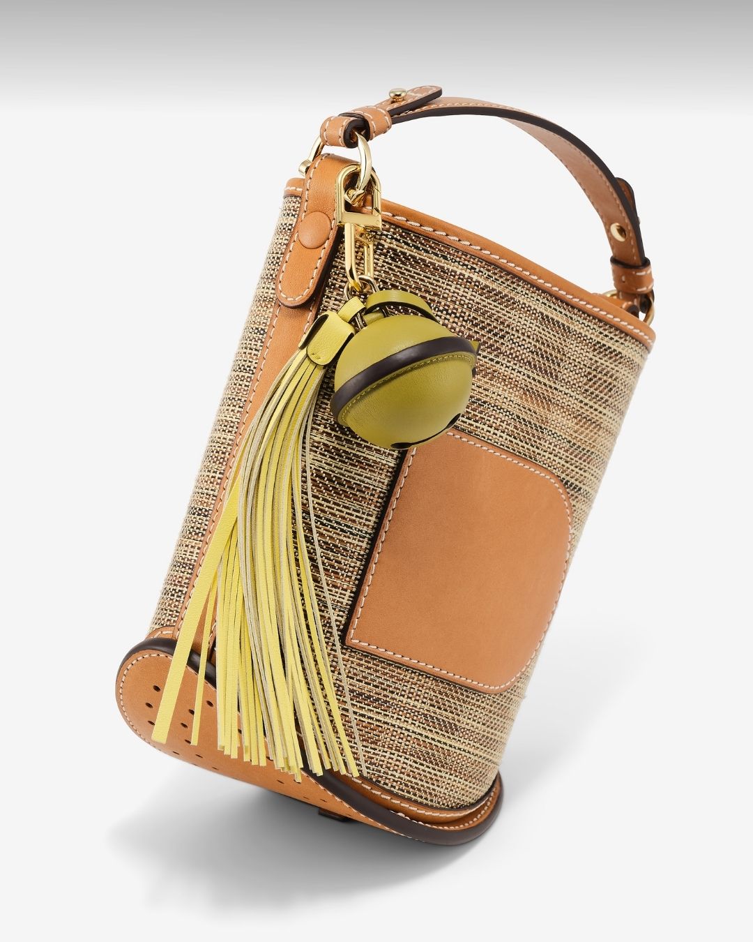 Delvaux 馬年新春限定登場｜以珍稀馬鬃毛編織工藝詮釋 Pin Mini Bucket 優雅新貌