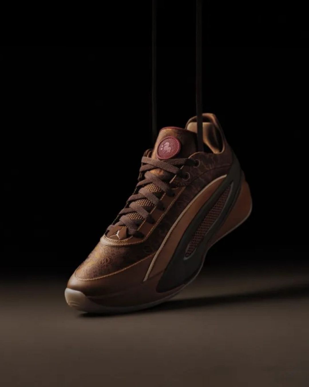 Jordan Brand「匠藝無疆」馬年系列登場｜以馬鞍意象詮釋一馬當先精神，鞋服同步展現新春質感5