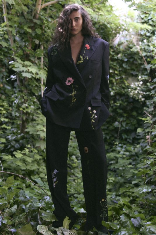 Stella McCartney 2026春季系列全新詮釋野性優雅｜環保時尚注入當代女性力量2