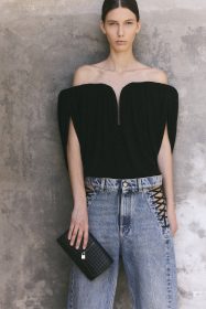 Stella McCartney 2026春季系列全新詮釋野性優雅｜環保時尚注入當代女性力量