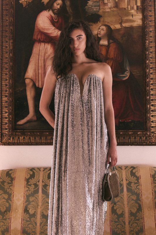 Stella McCartney 2026春季系列全新詮釋野性優雅｜環保時尚注入當代女性力量4 1