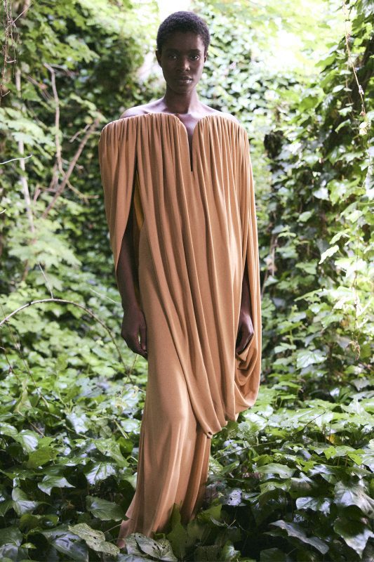 Stella McCartney 2026春季系列全新詮釋野性優雅｜環保時尚注入當代女性力量8