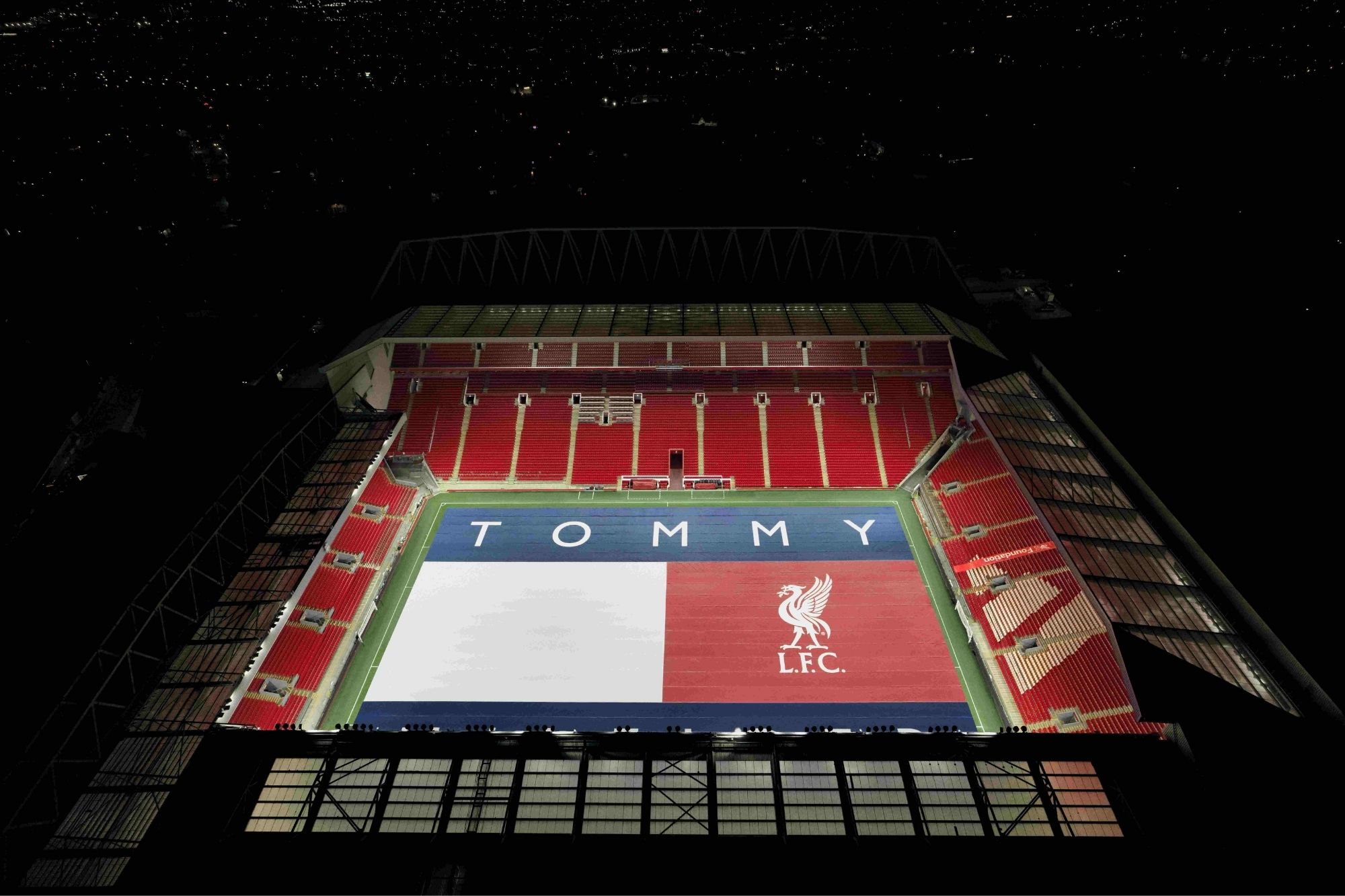 TOMMY HILFIGER首度攜手Liverpool FC｜PVH集團時尚經典走進安菲爾德球場敘事3