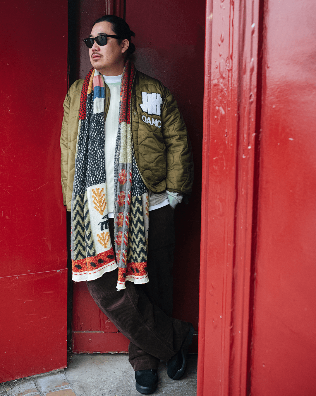 UNDEFEATED × OAMC Peacemaker Liner Jacket 點綴有「Peacemaker」與 5 Strike 雪 尼爾布章，以及「OAMC」鍊式刺繡。2