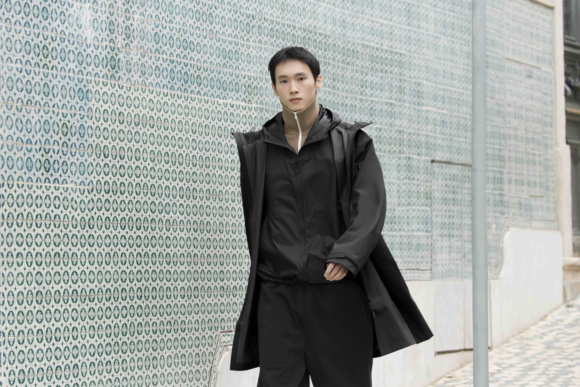 UNIQLO C 2026春夏系列正式登場，輕盈現代輪廓詮釋都會時尚新風格 (2)