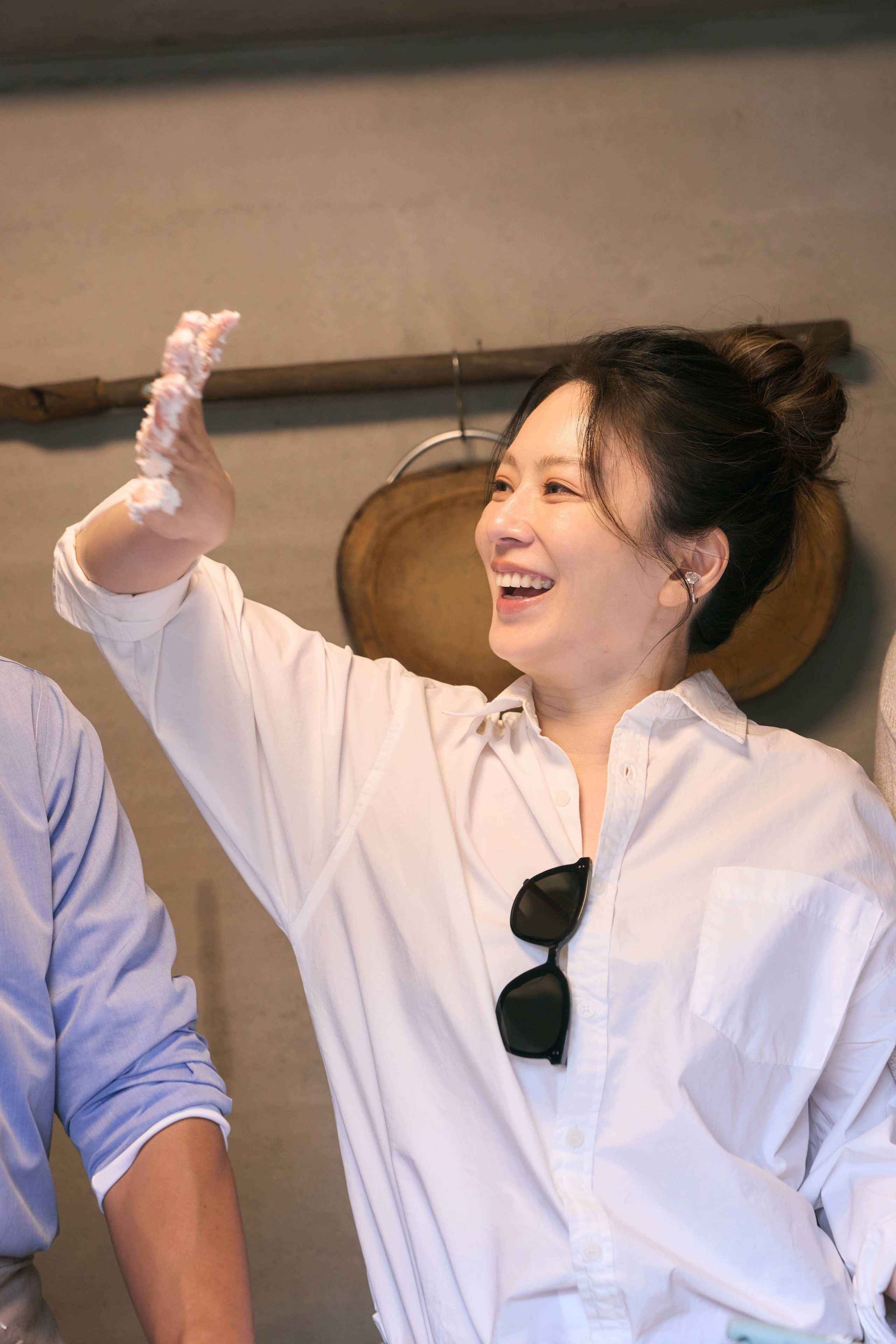 《嗨！營業中》震撼貴婦日常：Melody農場慘叫挑戰記憶中的阿嬤味 (4)