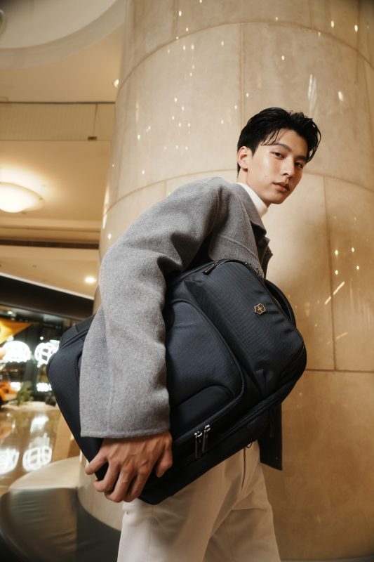 【形象圖】新生代男演員徐碩廷在高頻移動與工作切換的日常中，也選擇這套裝備作為行動夥伴