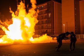 伊藤沙莉與坂東龍汰勇闖東京危機現場，《爆彈》引爆三十億票房佳績